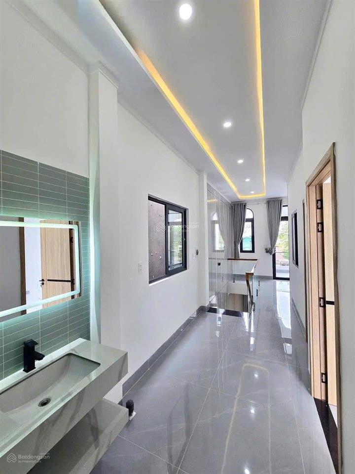 Nhà lầu 4 phòng ngủ gần kdl bửu long, đường nhựa trước nhà 8m  bán do chủ nợ ngân hàng