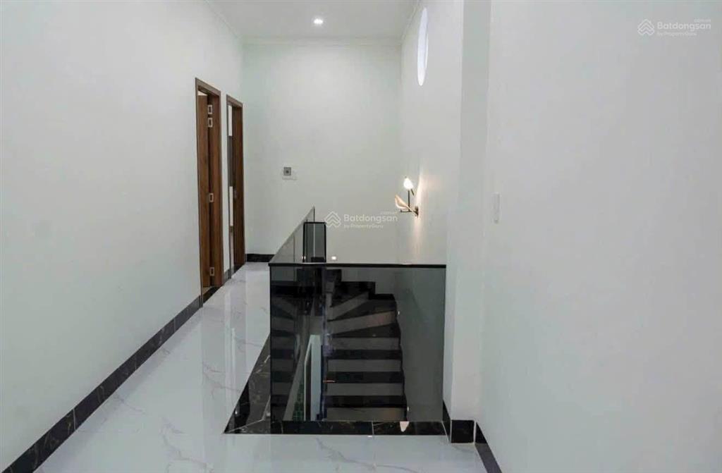 Chủ ngộp bán gấp nhà lầu mới xây 5x17 gần kdl bửu long giá 1ty550 tặng nội thất chỉ giá 50tr.