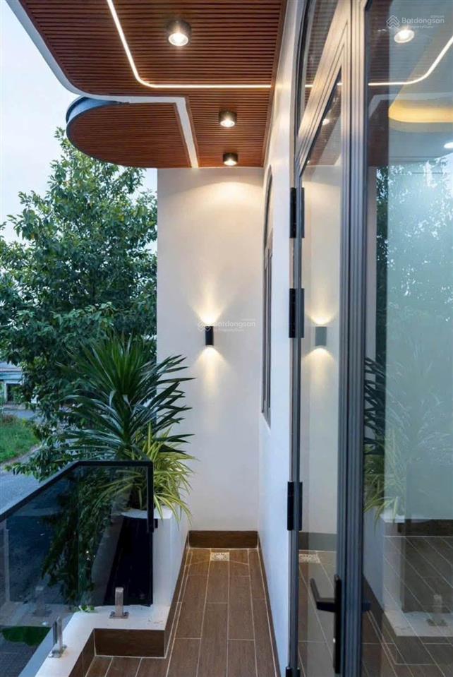 Chủ ngộp bán gấp nhà lầu mới xây 5x17 gần kdl bửu long giá 1ty550 tặng nội thất chỉ giá 50tr.
