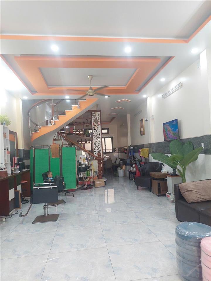 Nhà ngay chợ linh trung, thủ đức tiện kinh doanh, mua bán sầm uất