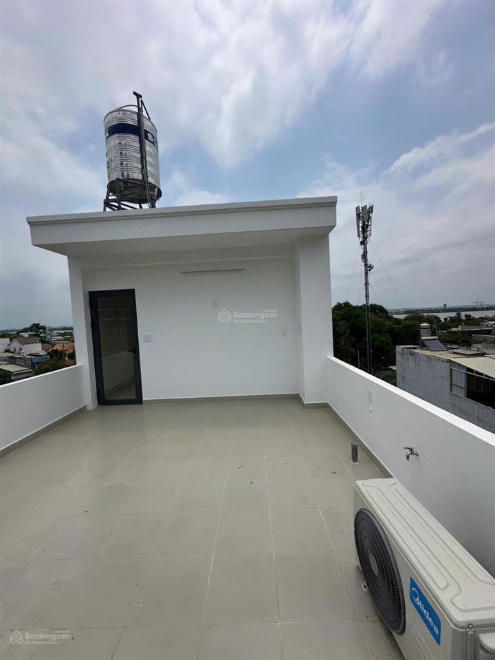 Nhà phố cách 50m là vinhomes q9