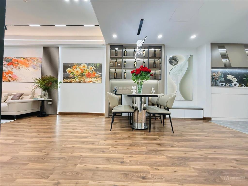 Em có full quỹ căn cho thuê 2pn, 3pn ,4pn tại goldmark city. giá từ 12tr/tháng. em vân 0357 065 ***