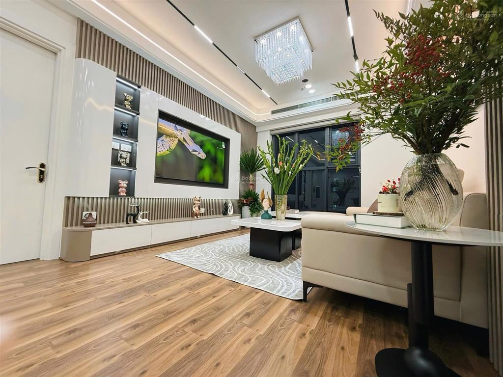 Em có full quỹ căn cho thuê 2pn, 3pn ,4pn tại goldmark city. giá từ 12tr/tháng. em vân 0357 065 ***