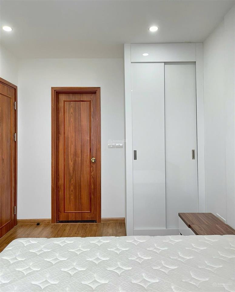 Em bán căn 2 ngủ 2 vs full iris garden, anh chị có nhu cầu  sđt 0357 065 *** em vân ạ