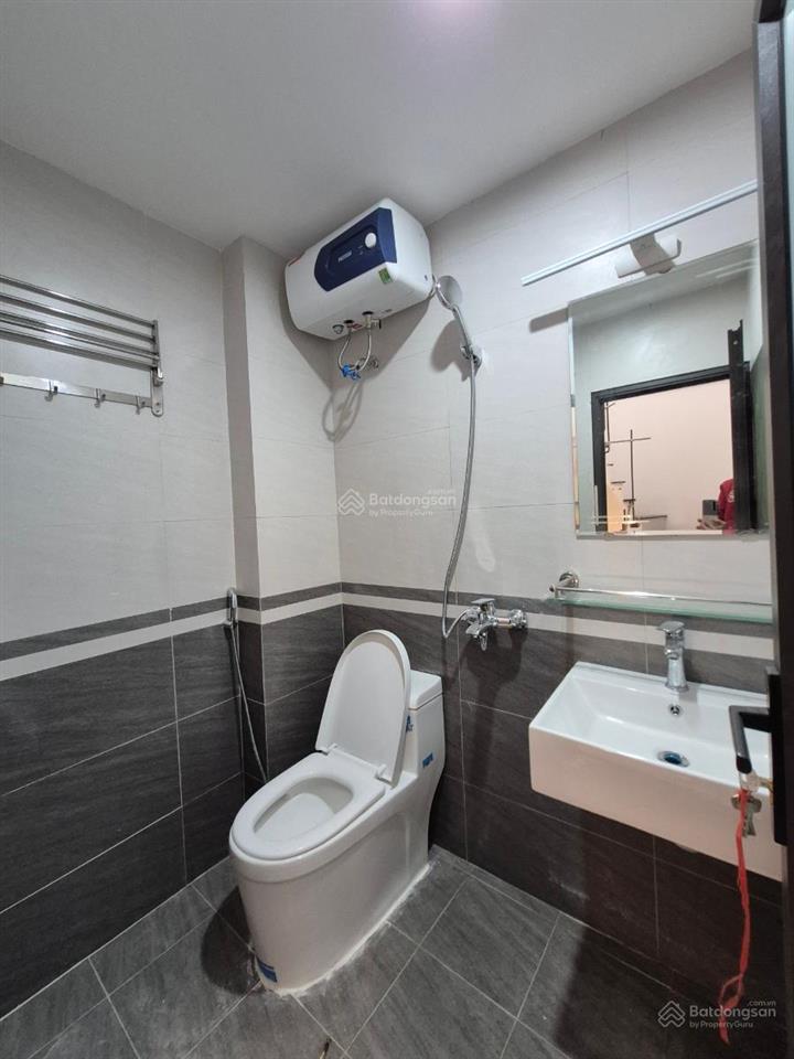 Nhà đẹp ngõ nông thông, gần phố, dân xây kcbt, tiện ích dân trí cao. dt 35m 5t mt4,2m giá 9,9 tỷ