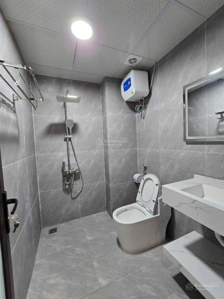 Nhà đẹp ngõ nông thông, gần phố, dân xây kcbt, tiện ích dân trí cao. dt 35m 5t mt4,2m giá 9,9 tỷ