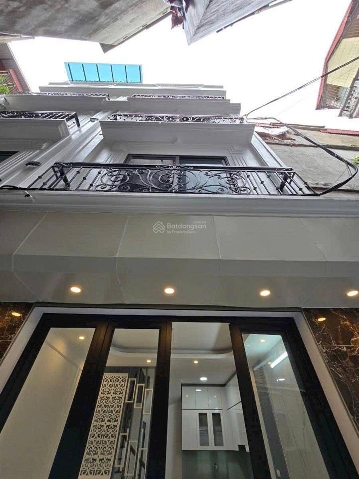 Nhà đẹp ngõ nông thông, gần phố, dân xây kcbt, tiện ích dân trí cao. dt 35m 5t mt4,2m giá 9,9 tỷ