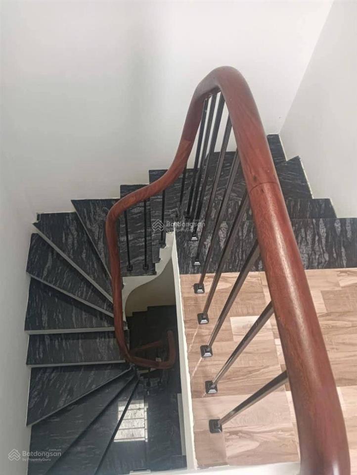 Nhà đẹp ngõ nông thông, gần phố, dân xây kcbt, tiện ích dân trí cao. dt 35m 5t mt4,2m giá 9,9 tỷ