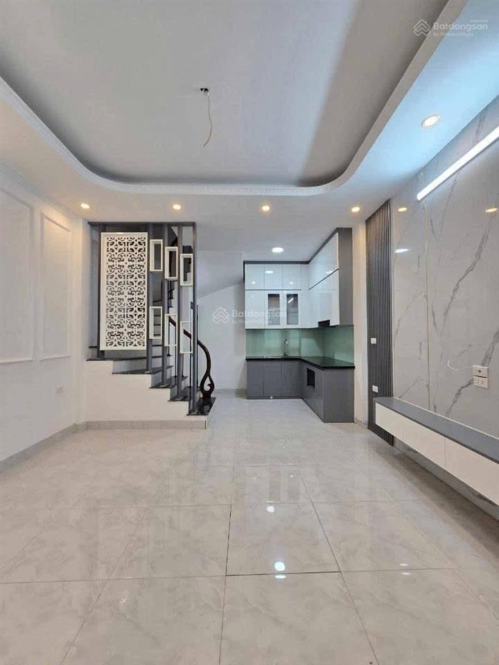 Nhà đẹp ngõ nông thông, gần phố, dân xây kcbt, tiện ích dân trí cao. dt 35m 5t mt4,2m giá 9,9 tỷ