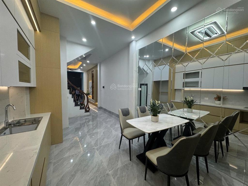 Mặt phố lô góc vỉa hè rộng kd, oto tải tránh. nhà đẹp full nt k qh. dt 19/32m2 6t mt3,5m 8,6tỷ