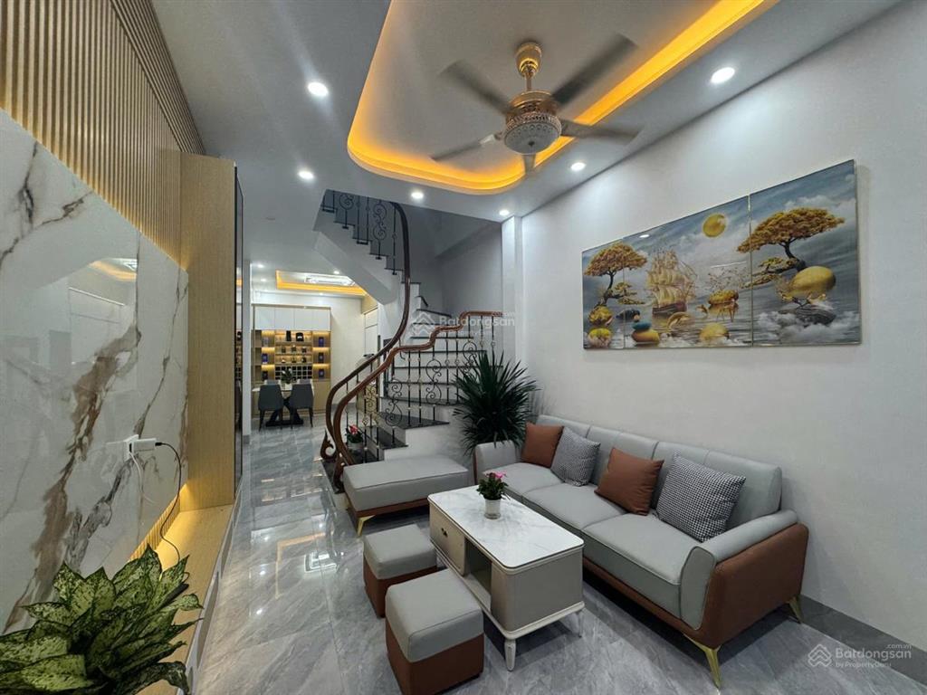 Mặt phố lô góc vỉa hè rộng kd, oto tải tránh. nhà đẹp full nt k qh. dt 19/32m2 6t mt3,5m 8,6tỷ