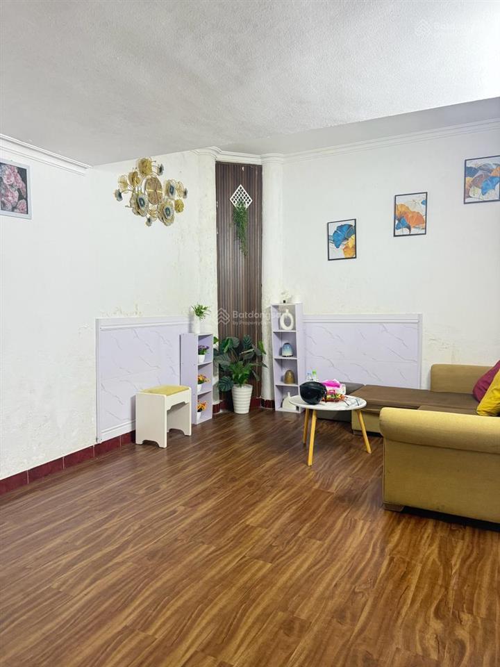 Nhà đẹp full nt, ngõ thông ba gác. tiện ích, an ninh đảm bảo. dt 36m 5t mt 3,5m giá 5,1tỷ