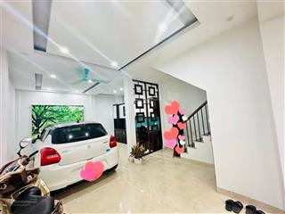 Lô góc, nhà đẹp full nt, oto vào nhà,ngõ rộng thông, dân trí cao. dt 39m 5t mt5m giá xhaof 11,5 ty