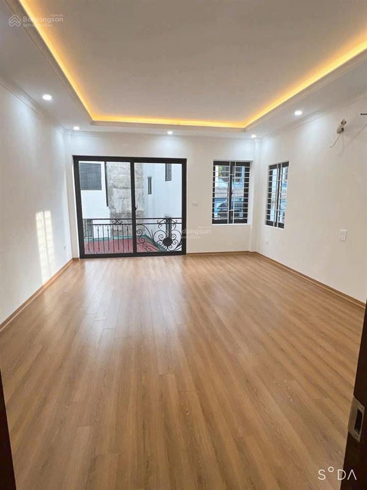 Ngõ rộng ba gác đỗ cửa, nhà xây mới full nt.giá đt, k qh, dân xây kcbt. dt33m 5t mt3.2m giá 6,9 tỷ