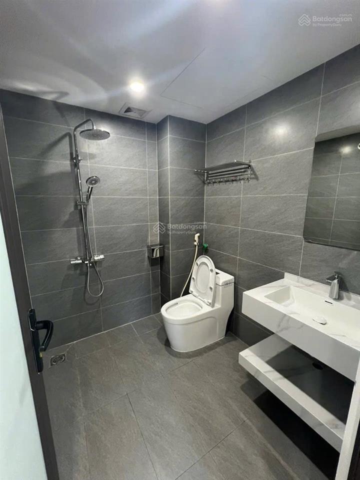 Ngõ rộng ba gác đỗ cửa, nhà xây mới full nt.giá đt, k qh, dân xây kcbt. dt33m 5t mt3.2m giá 6,9 tỷ