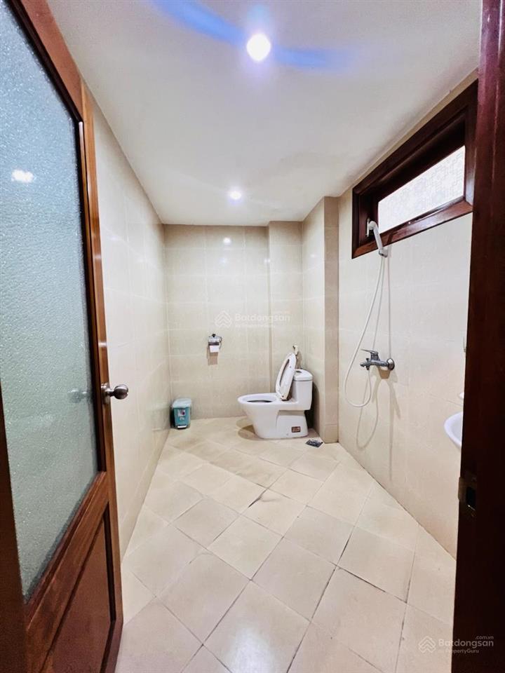 Dân xây, ngõ thông sát hồ tây, nhà đẹp full nt,dân trí cao ở sướng. dt 104m 5tmt5m giá 24tỷ có tl