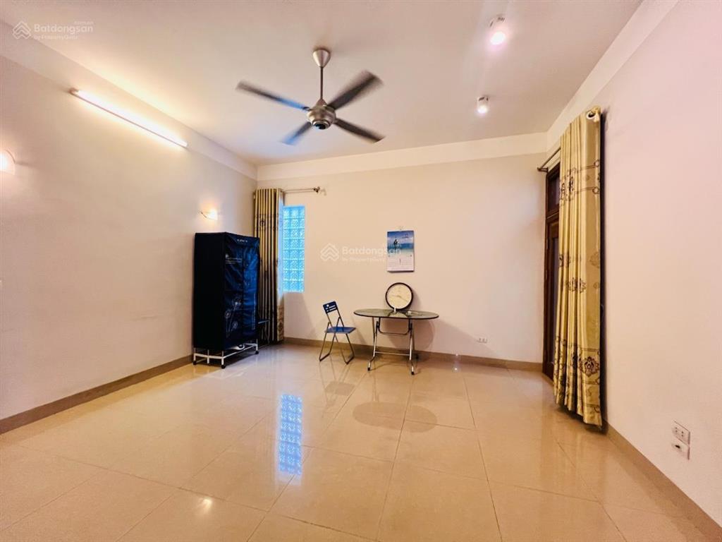 Dân xây, ngõ thông sát hồ tây, nhà đẹp full nt,dân trí cao ở sướng. dt 104m 5tmt5m giá 24tỷ có tl