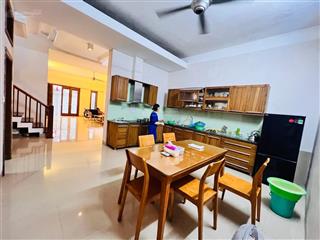 Dân xây, ngõ thông sát hồ tây, nhà đẹp full nt,dân trí cao ở sướng. dt 104m 5tmt5m giá 24tỷ có tl
