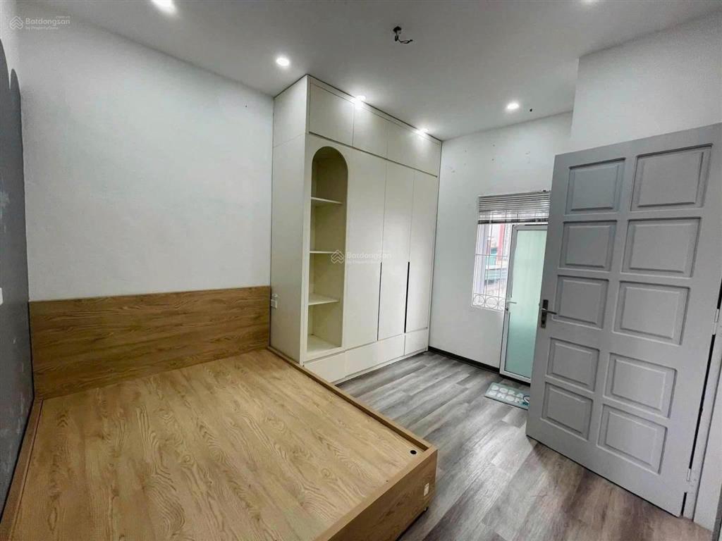Minh khai nhà đẹp ở ngay, dt 28m2 5t giá thuê 11tr/1 thg đóng 3 cọc 1