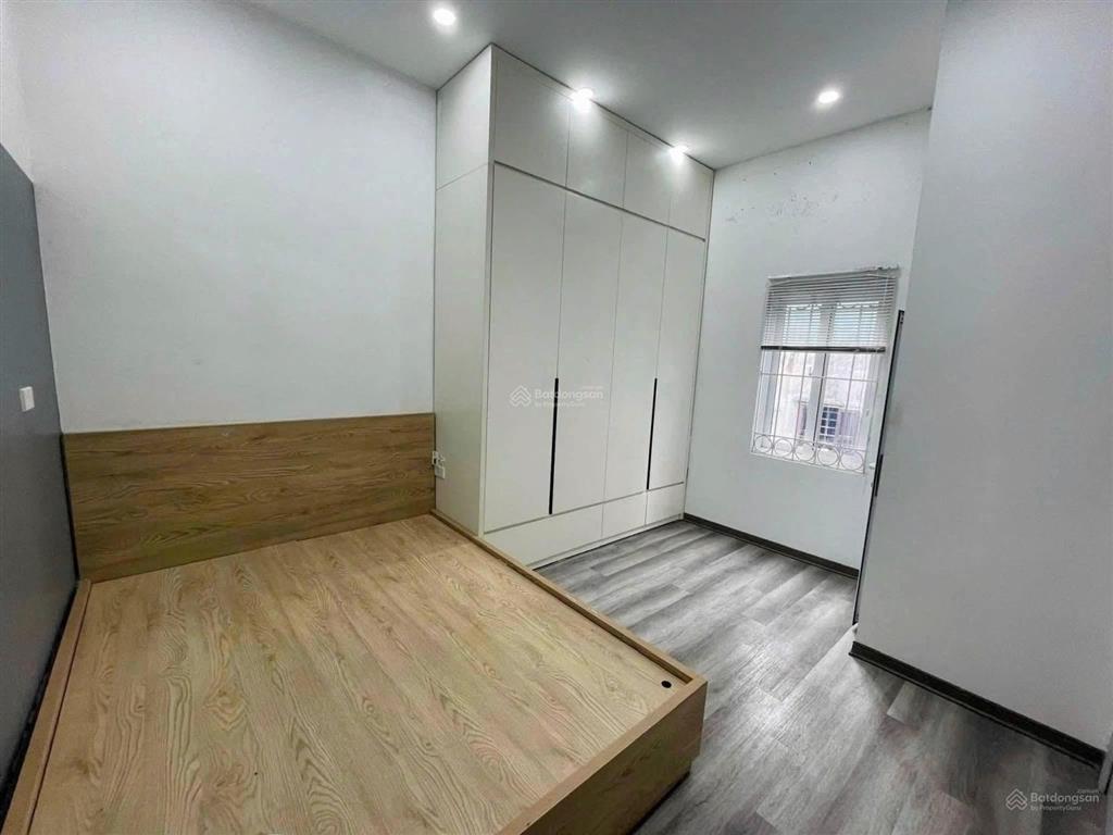 Minh khai nhà đẹp ở ngay, dt 28m2 5t giá thuê 11tr/1 thg đóng 3 cọc 1
