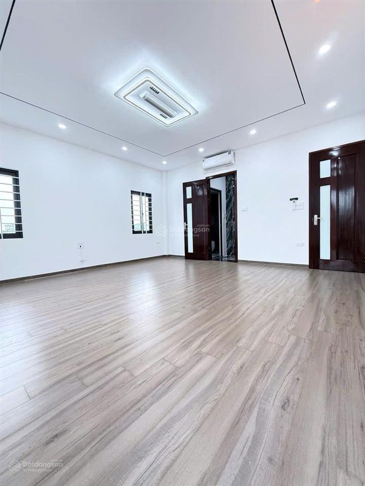 Bồ đề  long biên. nhà mới đẹp long lanh, ngõ thông, thang máy. dt 60m2 6t mt 5m giá chào 13,5tỷ