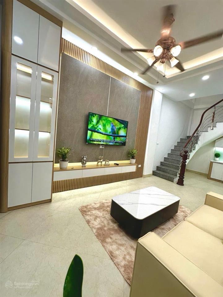 Nhà đẹp cầu giấy. kv ít nhà bán, ngõ nông ba gác tránh. dt 30m2 5t mt 3,5m full nt giá chào 7,9 tỷ