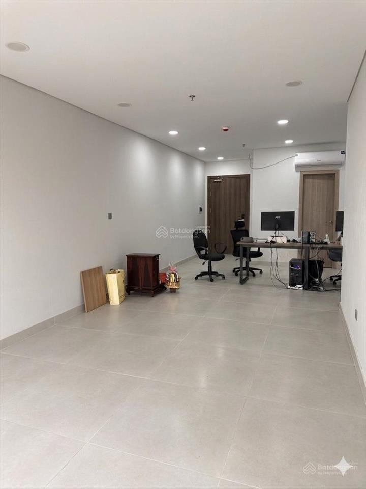 Nhà mặt phố, kinh doanh mọi loại hình, thông sàn. dt 50m2 4t giá 22triệu/1thg đóng 2 cọc 1