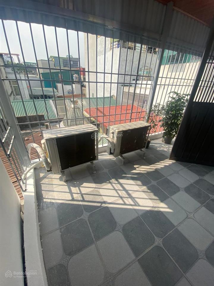 Đống đa, nhà dân xây kiên cố, 300m ra mặt phố, ngõ thông. dt 25m2 5t mt 3,3m giá chào 5,15tỷ có tl