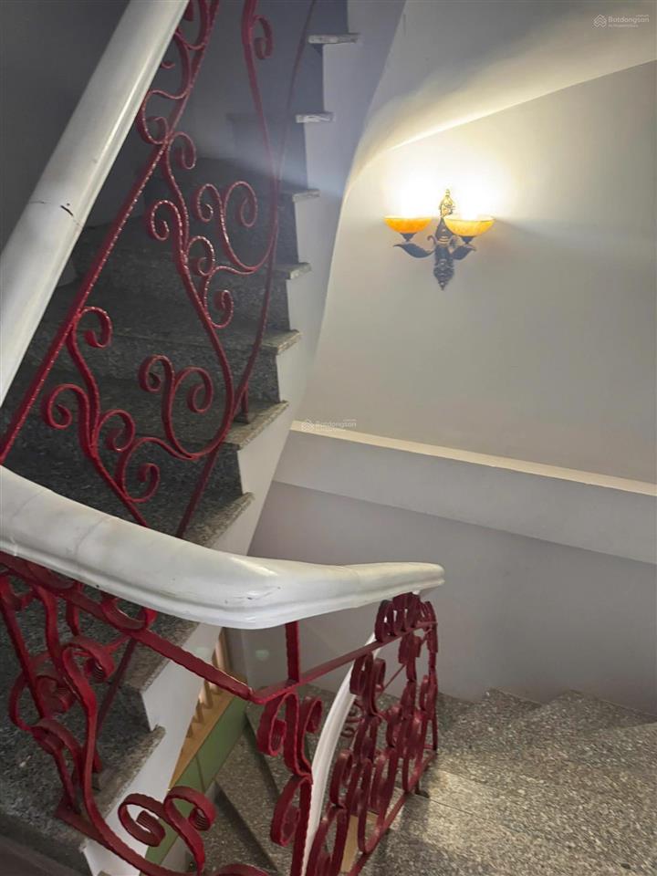 Cho thuê nhà kv đông người nước ngoài sinh sống, dt 40m2 5t mt 4m, giá 24tr/tháng