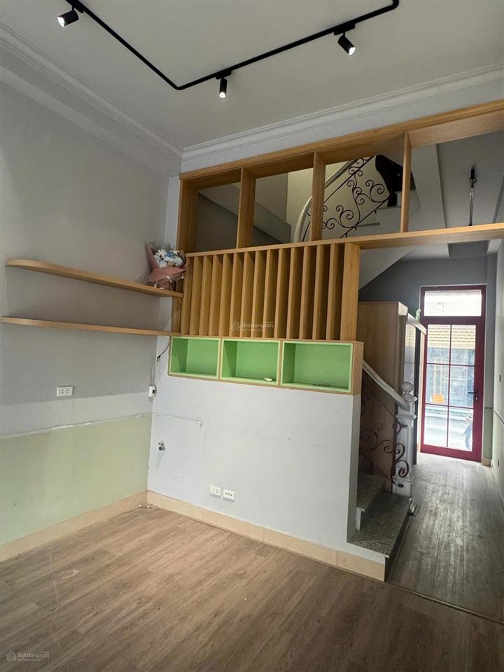 Cho thuê nhà kv đông người nước ngoài sinh sống, dt 40m2 5t mt 4m, giá 24tr/tháng