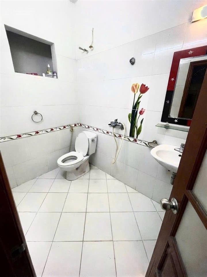 Nhà riêng võ chí công, tây hồ. nhà đẹp full nt, ngõ nông ba gác. dt 35m2 5t, giá thuê 12tr/tháng