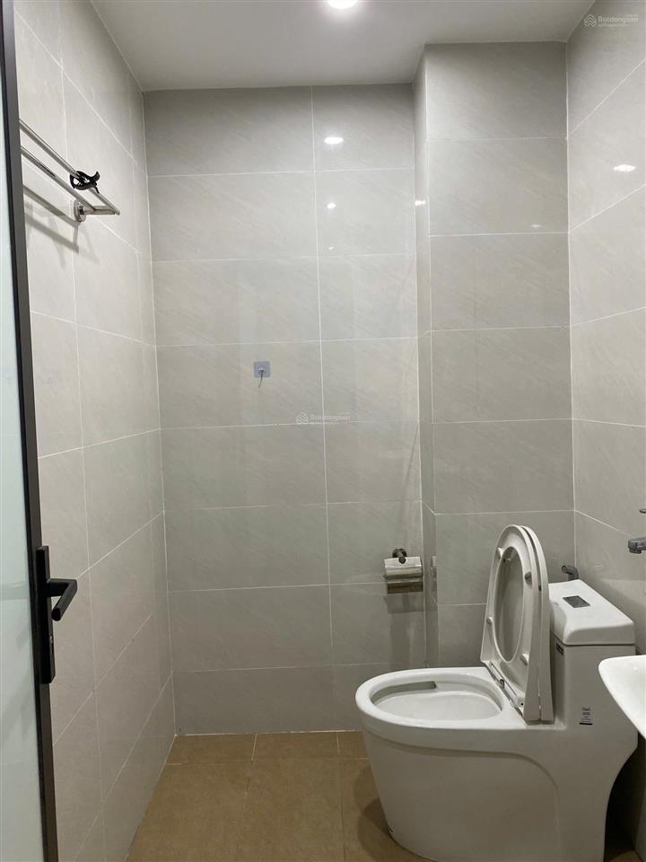 Cho thuê nhà ngõ lạc long quân ngõ thông ba gác, cách mặt đường 70m. dt 35m2 3t 4pn, giá 11tr/th