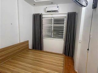 Cho thuê nhà ngõ lạc long quân ngõ thông ba gác, cách mặt đường 70m. dt 35m2 3t 4pn, giá 11tr/th