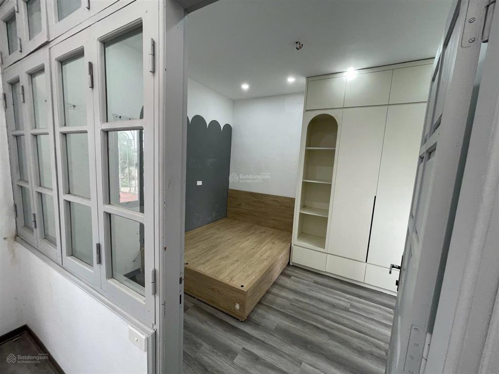 Minh khai, nhà đẹp ở ngay cách mặt đường 10m. dt 28m 5t 3pn khép kín. giá thuê 10,5 tr/1th