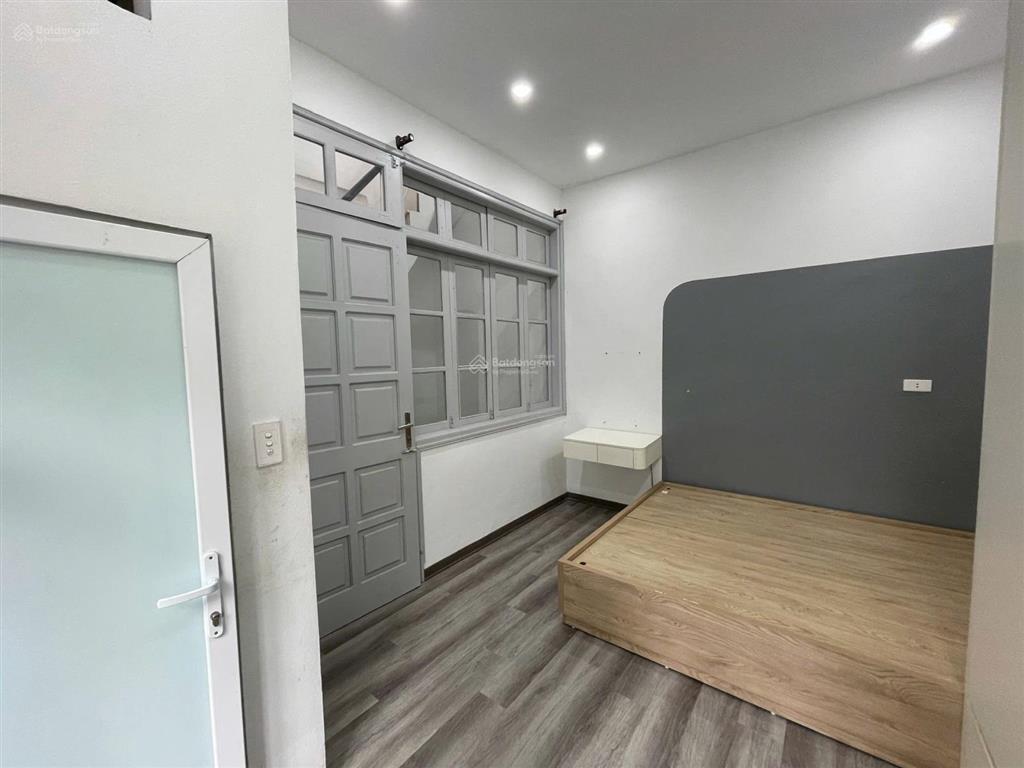Minh khai, nhà đẹp ở ngay cách mặt đường 10m. dt 28m 5t 3pn khép kín. giá thuê 10,5 tr/1th