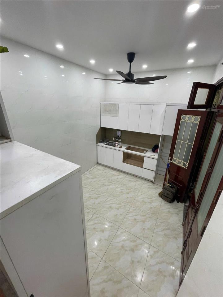 Minh khai, nhà đẹp ở ngay cách mặt đường 10m. dt 28m 5t 3pn khép kín. giá thuê 10,5 tr/1th