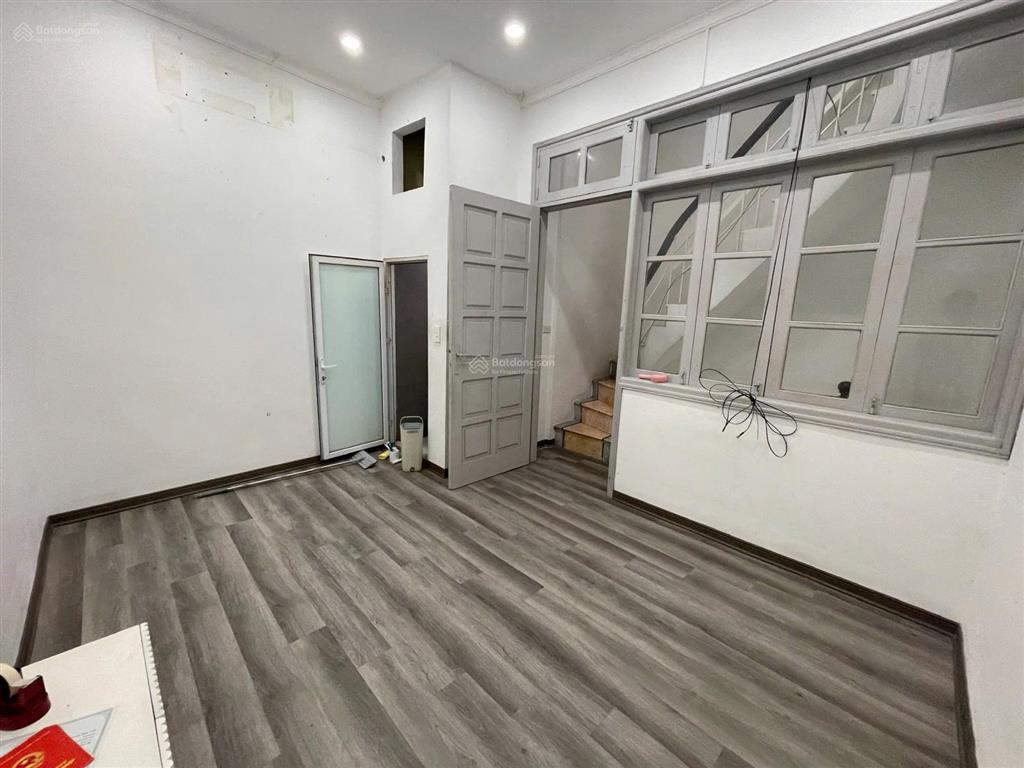Minh khai, nhà đẹp ở ngay cách mặt đường 10m. dt 28m 5t 3pn khép kín. giá thuê 10,5 tr/1th
