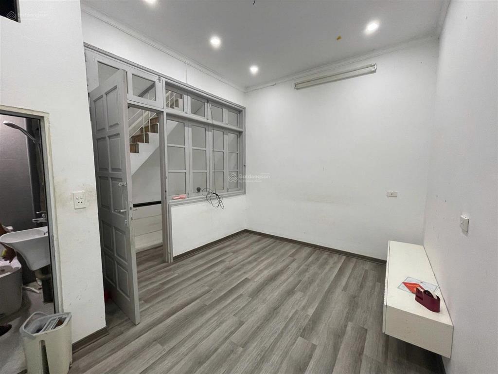Minh khai, nhà đẹp ở ngay cách mặt đường 10m. dt 28m 5t 3pn khép kín. giá thuê 10,5 tr/1th