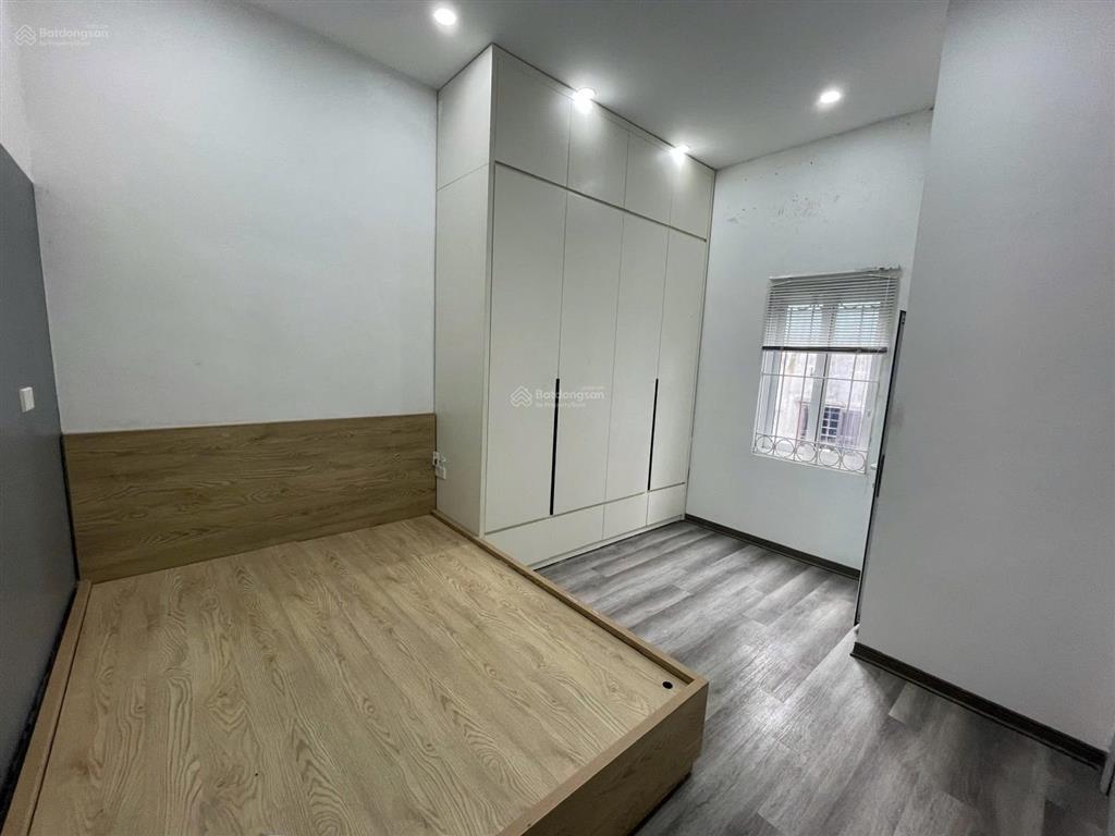 Minh khai, nhà đẹp ở ngay cách mặt đường 10m. dt 28m 5t 3pn khép kín. giá thuê 10,5 tr/1th
