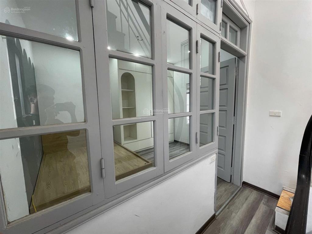 Minh khai, nhà đẹp ở ngay cách mặt đường 10m. dt 28m 5t 3pn khép kín. giá thuê 10,5 tr/1th