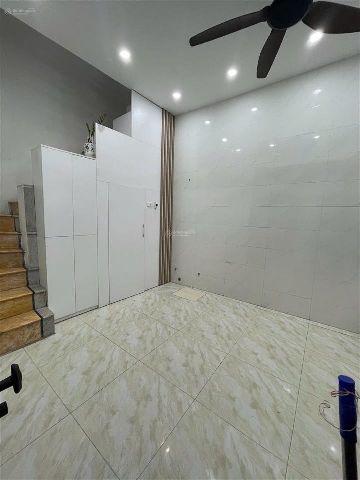 Minh khai, nhà đẹp ở ngay cách mặt đường 10m. dt 28m 5t 3pn khép kín. giá thuê 10,5 tr/1th