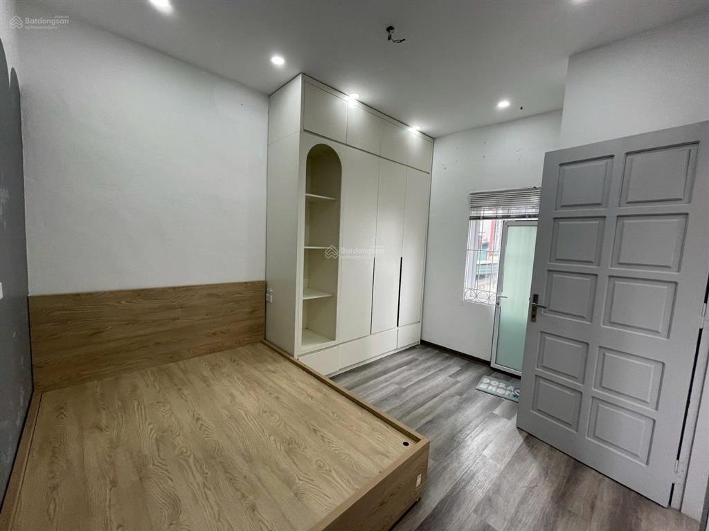 Minh khai, nhà đẹp ở ngay cách mặt đường 10m. dt 28m 5t 3pn khép kín. giá thuê 10,5 tr/1th
