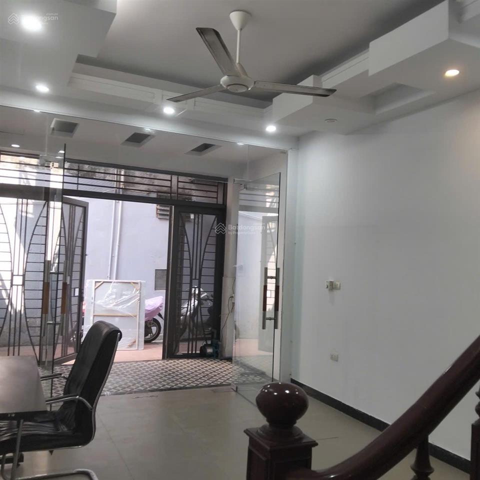 Tây hồ, nhà đẹp sẵn nt chỉ việc vào ở, ngõ thông sạch đẹp thoáng mát. dt 50m2 4pn giá 16tr/th