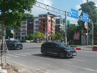 Tòa nhà mặt phố, thông sàn, phố to vỉa hè rộng dt 120m 6t mt7,5m giá thuê 80tr/1thg