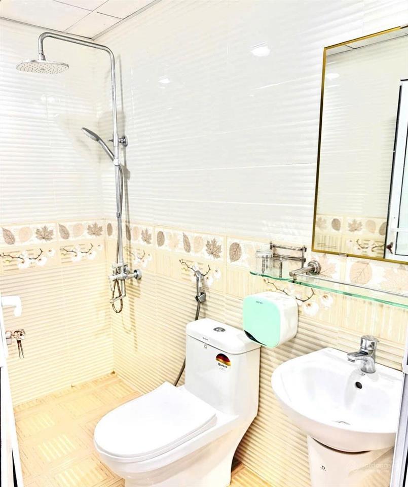 Nhà đẹp ở ngay, ngõ thông vf3 vào tận cửa, ngõ thông, dân xây, an ninh đảm bảo. dt35m4t giá 7,4ty