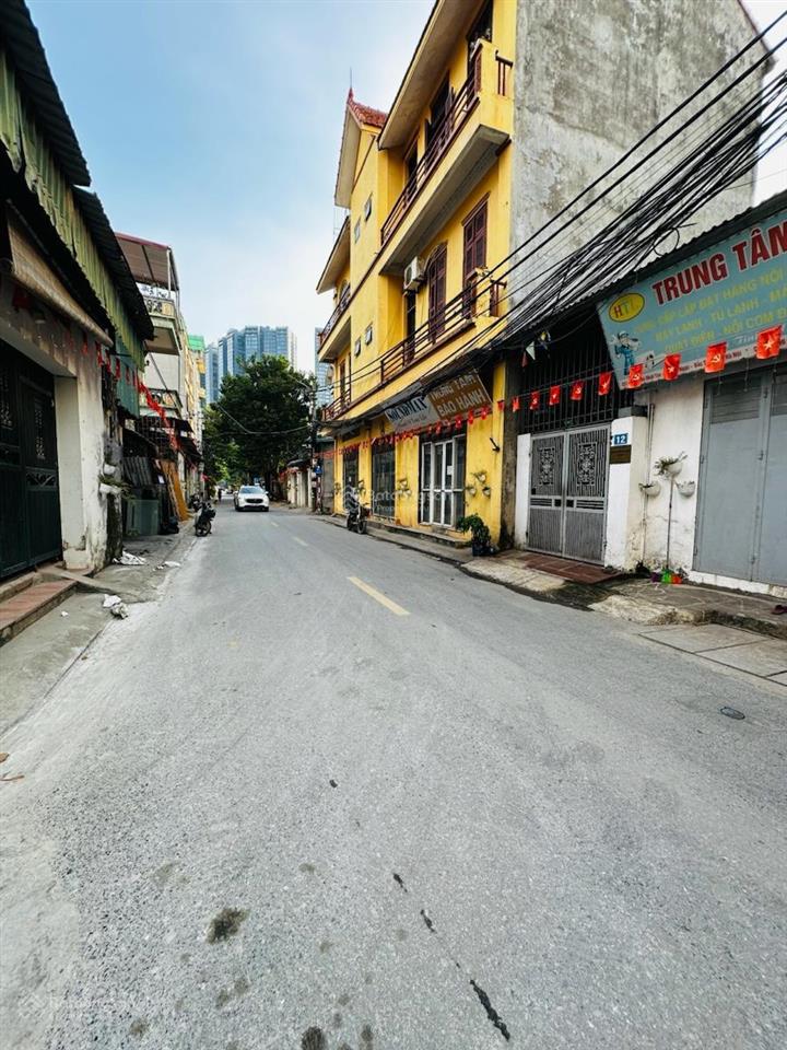 Nhà đẹp ở ngay, ngõ thông vf3 vào tận cửa, ngõ thông, dân xây, an ninh đảm bảo. dt35m4t giá 7,4ty