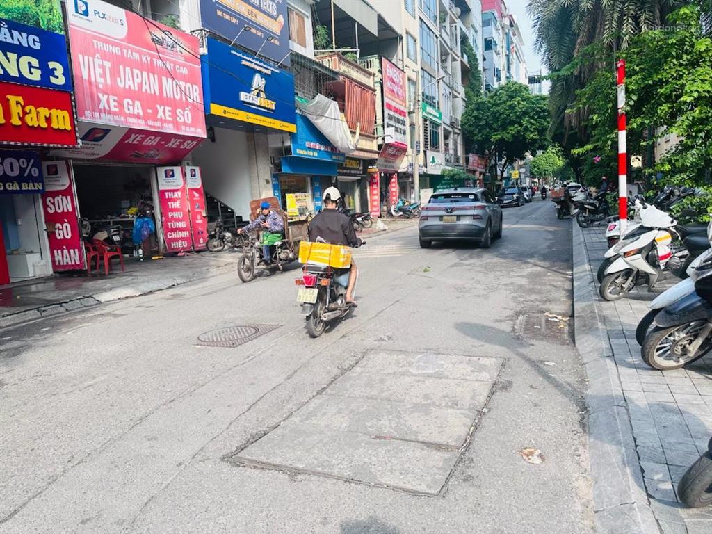 Mbkd khu vực kd sầm uất, giá hợp lý vỉa hè rộng phù hợp kd sạch sẽ dt55m mt4m giá thuê 13tr/1thg