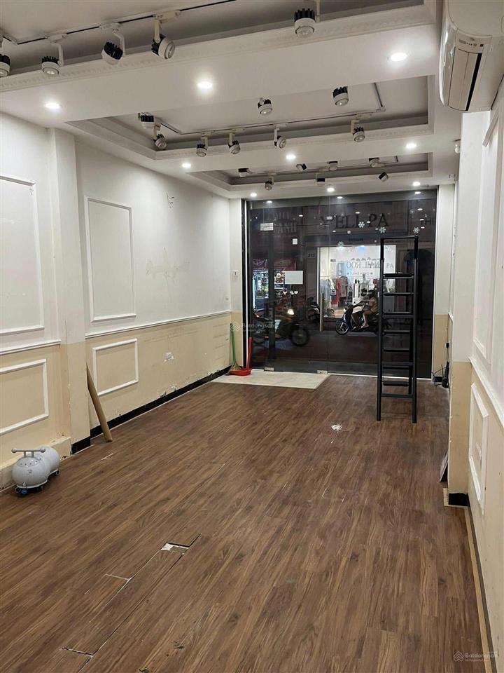Mbkd khu vực kd sầm uất, giá hợp lý vỉa hè rộng phù hợp kd sạch sẽ dt55m mt4m giá thuê 13tr/1thg