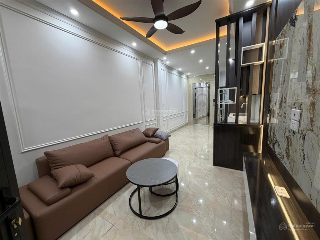 Nhà mới kính koong, full nt, thang máy nhập, ngõ thông thoáng gần ô tô. dt 35m 5t mt 3,5m giá 11 tỷ