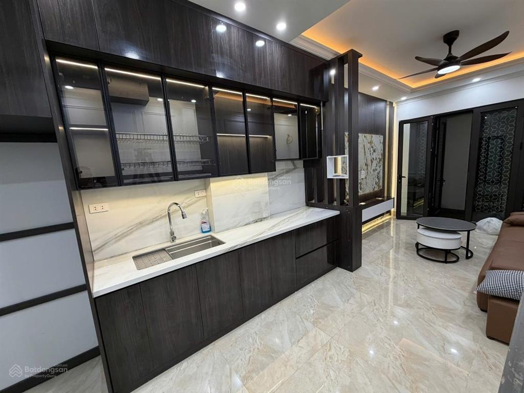 Nhà mới kính koong, full nt, thang máy nhập, ngõ thông thoáng gần ô tô. dt 35m 5t mt 3,5m giá 11 tỷ